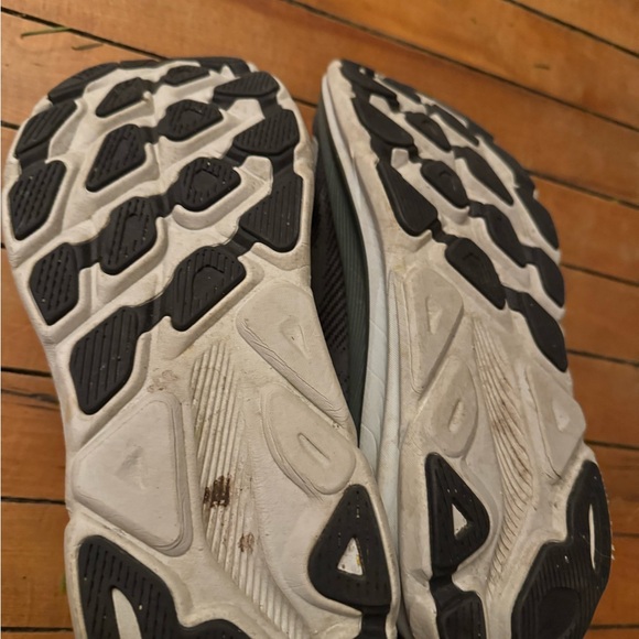 Men’s Clifton Hokas, size 9 - Picture 4 of 5